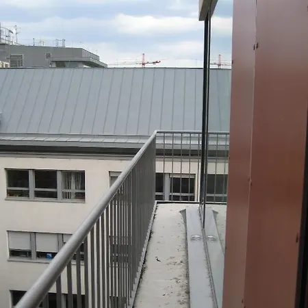 アパートホテル ラグジュアリー　ダウンタウン　アパートメンツ 4*