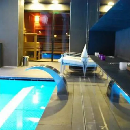 アパートホテル ラグジュアリー　ダウンタウン　アパートメンツ 4*