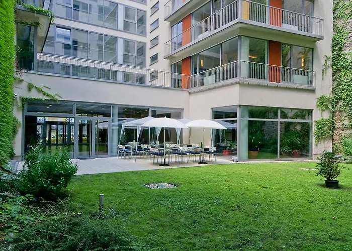 Luxury Downtown 4*