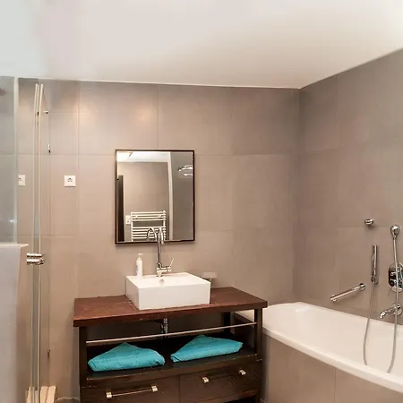 Hotel apartamentowy Luxury Downtown